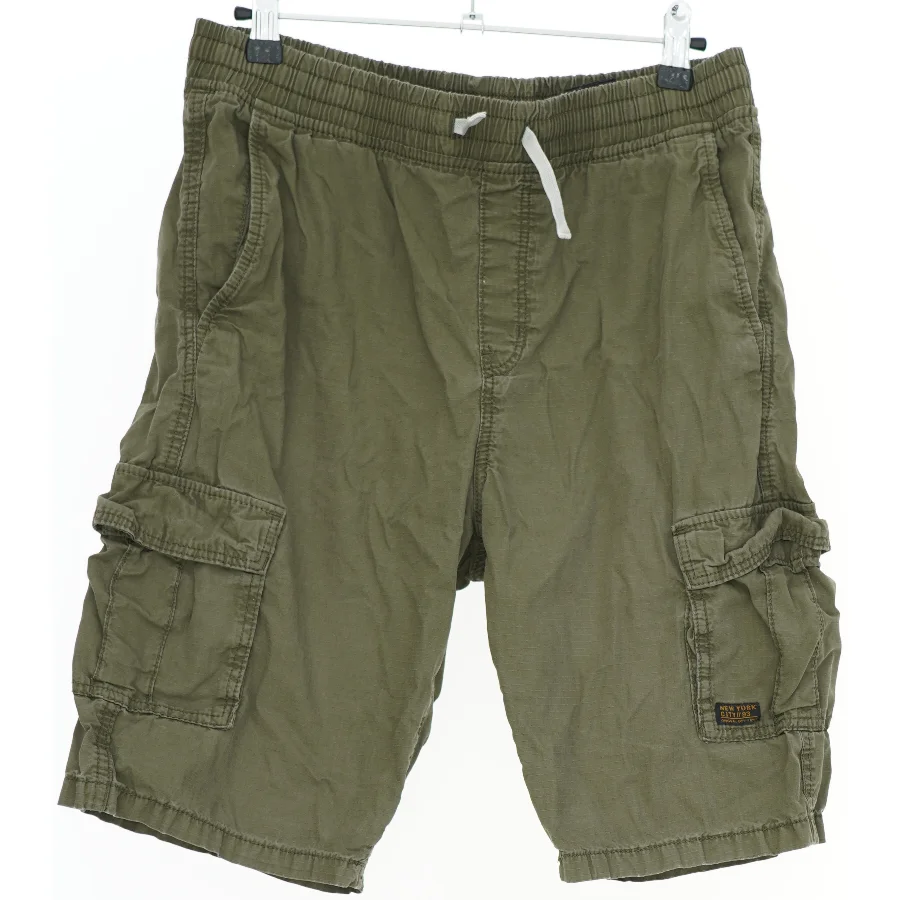 Olivenfarvede cargoshorts fra H&M (str. 170)