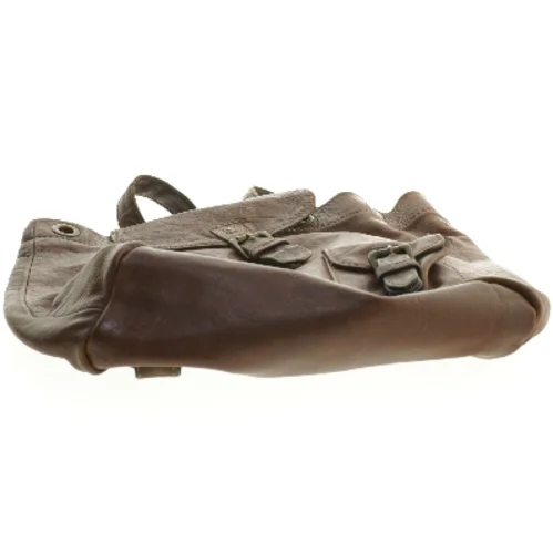 Brun læderrygsæk (str. 35x35 cm)