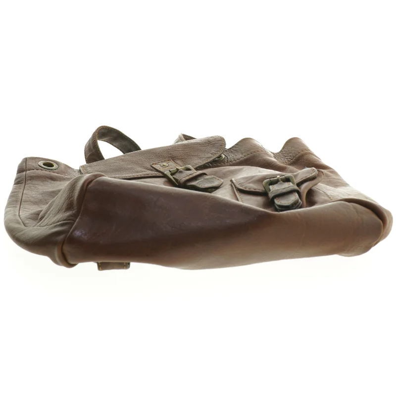 Brun læderrygsæk (str. 35x35 cm)