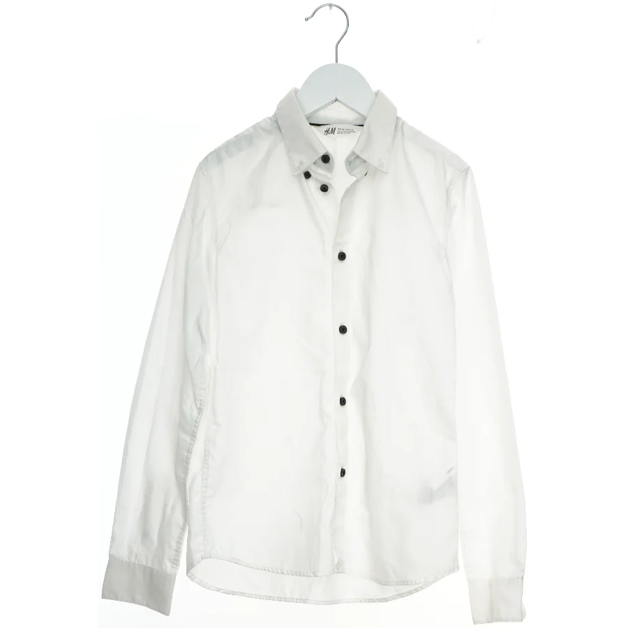 Hvid skjorte med lange ærmer fra H&M (str. 146)
