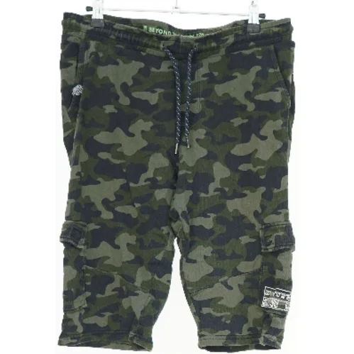 Cargo shorts med camouflage mønster (str. 176)