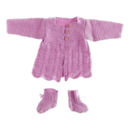 Hjemmestrikkede cardigan og sokker (str. ca. 6 måneder)