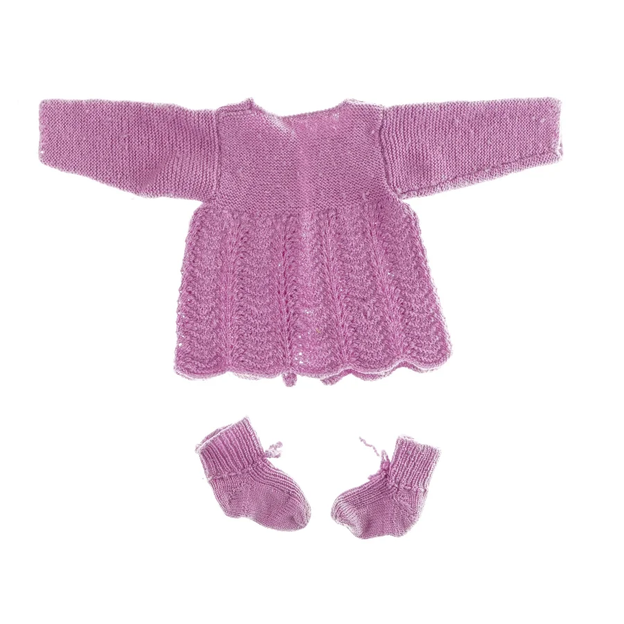 Hjemmestrikkede cardigan og sokker (str. ca. 6 måneder)