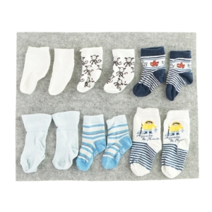 6 forskellige par strømper (str. 0 til ca. 6 måneder)