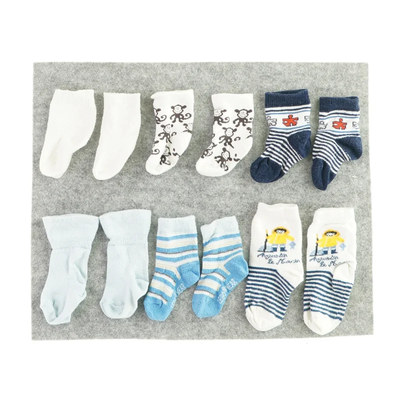 6 forskellige par strømper (str. 0 til ca. 6 måneder)