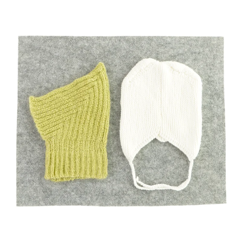 Hjemmestrikkede huer Til barn / baby 2 styk (str. Max 6 måneder)
