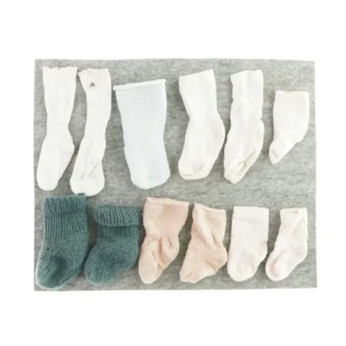 5 par sokker og 2 løse  (str. ca. 6 mdr)