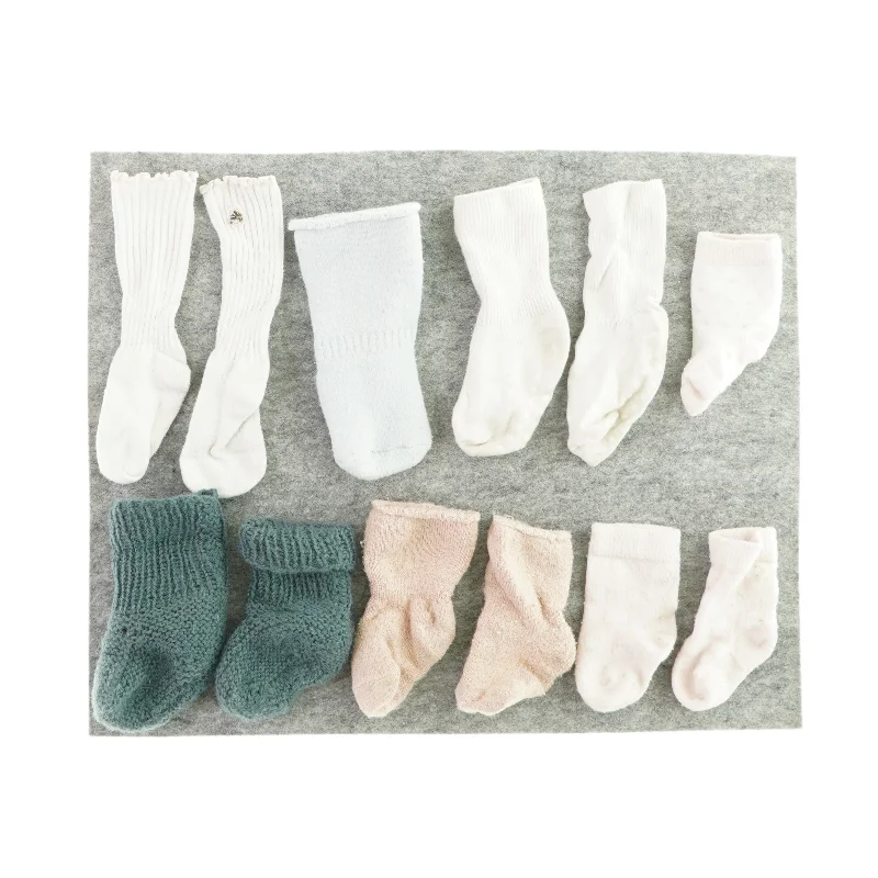 5 par sokker og 2 løse  (str. ca. 6 mdr)