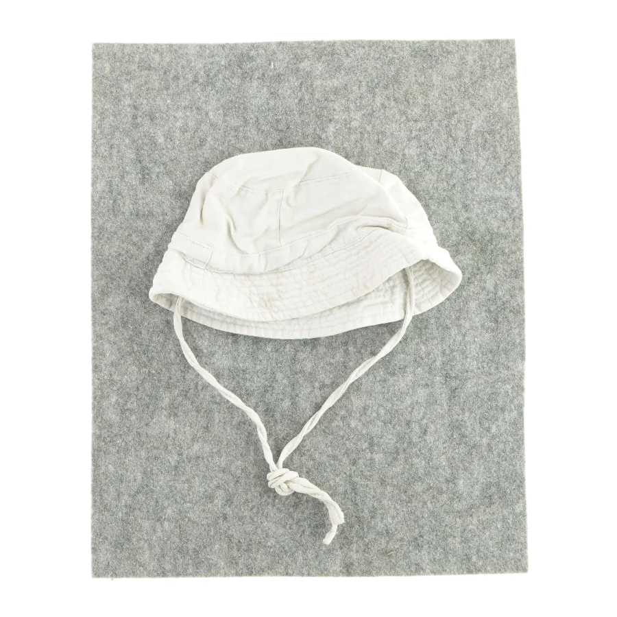 Solhat (str. 0/1 år)