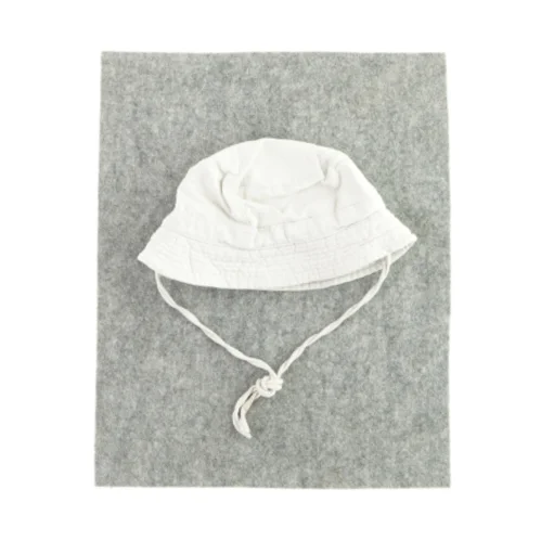 Solhat (str. 0/1 år)