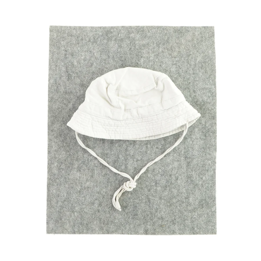 Solhat (str. 0/1 år)