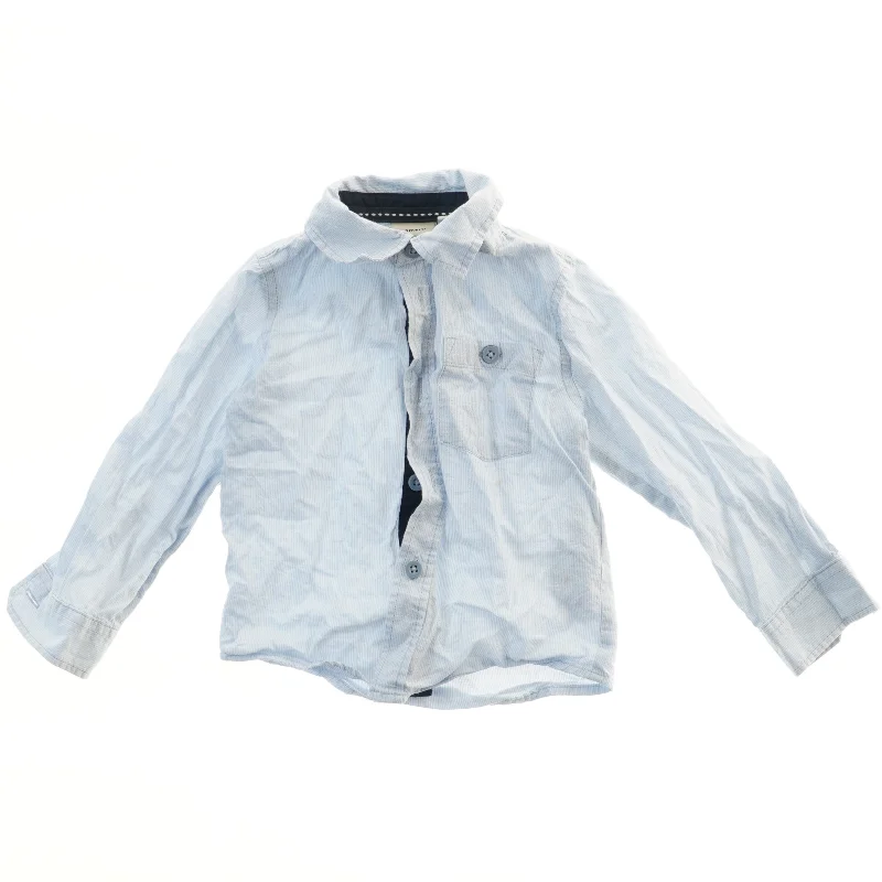 Lyseblå skjorte med lange ærmer fra Name It (str. 86)