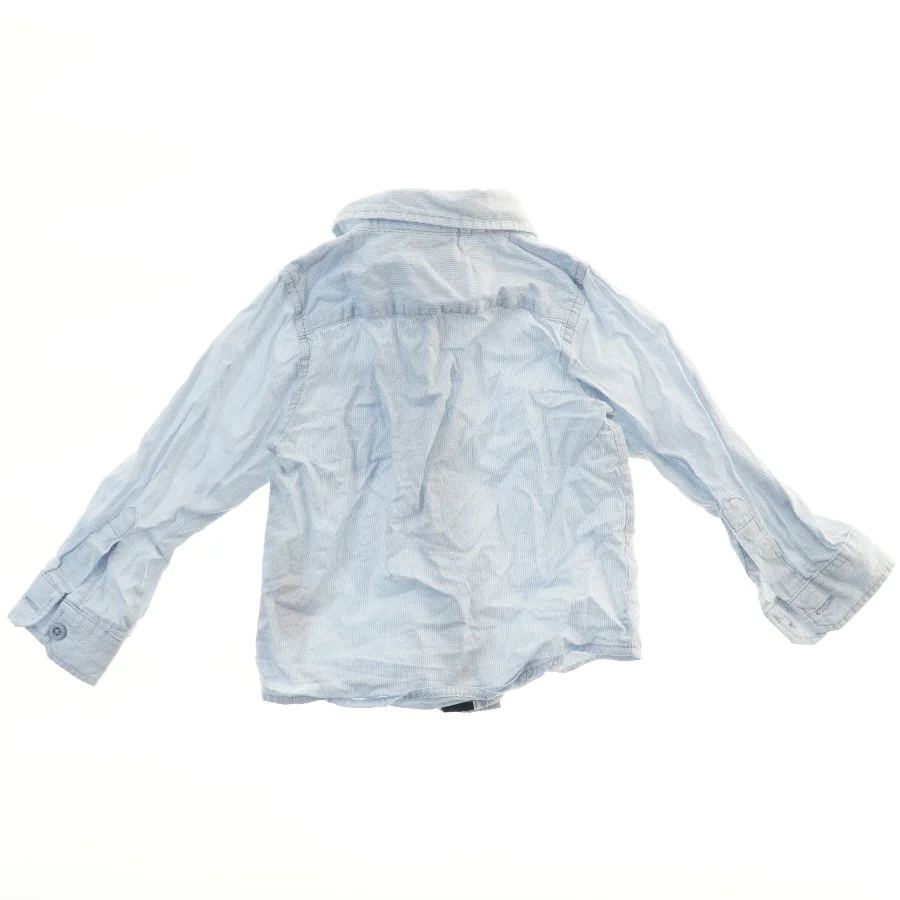 Lyseblå skjorte med lange ærmer fra Name It (str. 86)