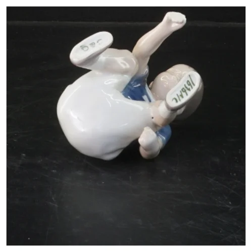 Porcelænsfigur af barn fra B&G (str. 9x10 cm)