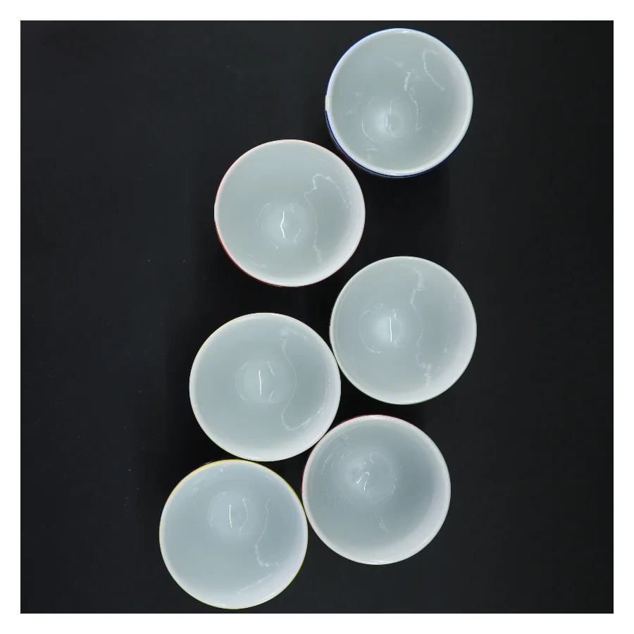 Sæt med 6 mønstrede krus (str. Ø 8x11 cm)