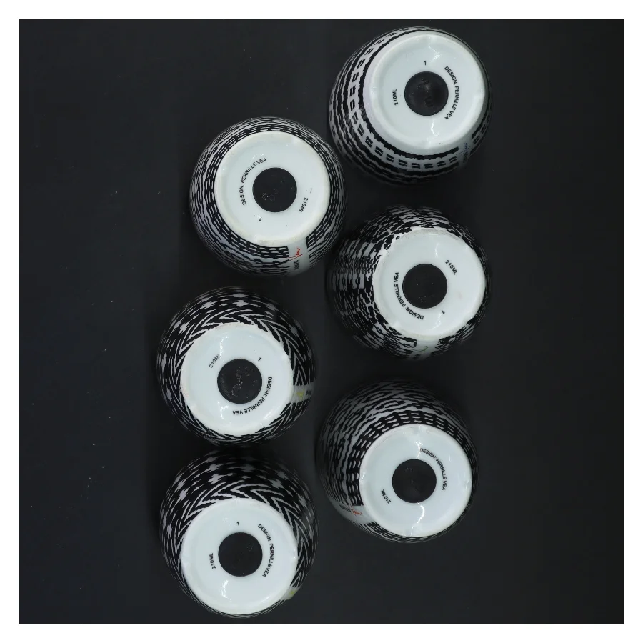 Sæt med 6 mønstrede krus (str. Ø 8x11 cm)