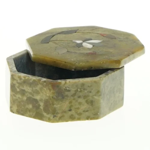Æske i sten med indlagt mønster (str. 8x3,5 cm)