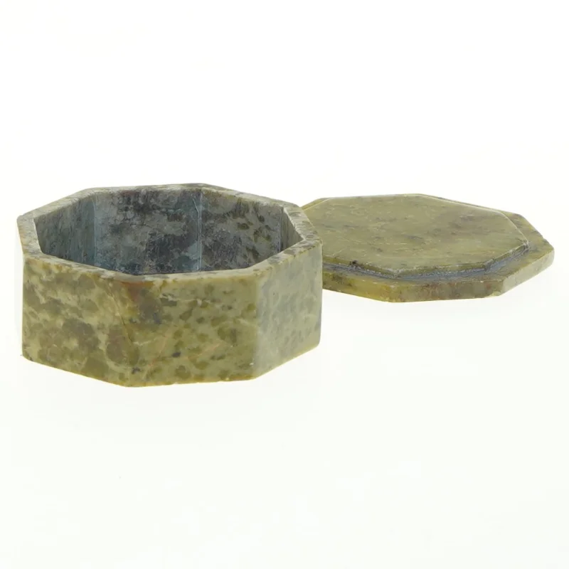 Æske i sten med indlagt mønster (str. 8x3,5 cm)
