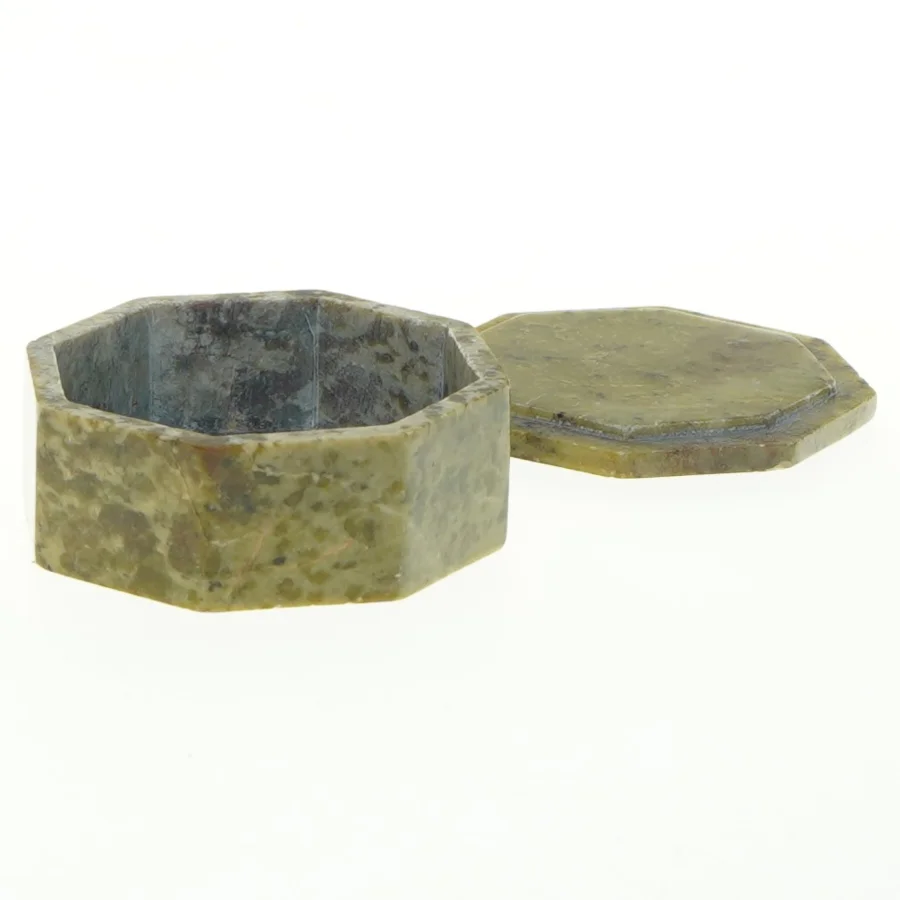 Æske i sten med indlagt mønster (str. 8x3,5 cm)