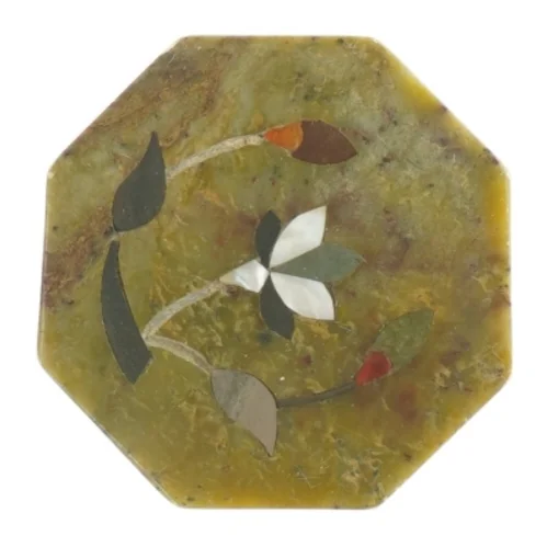 Æske i sten med indlagt mønster (str. 8x3,5 cm)