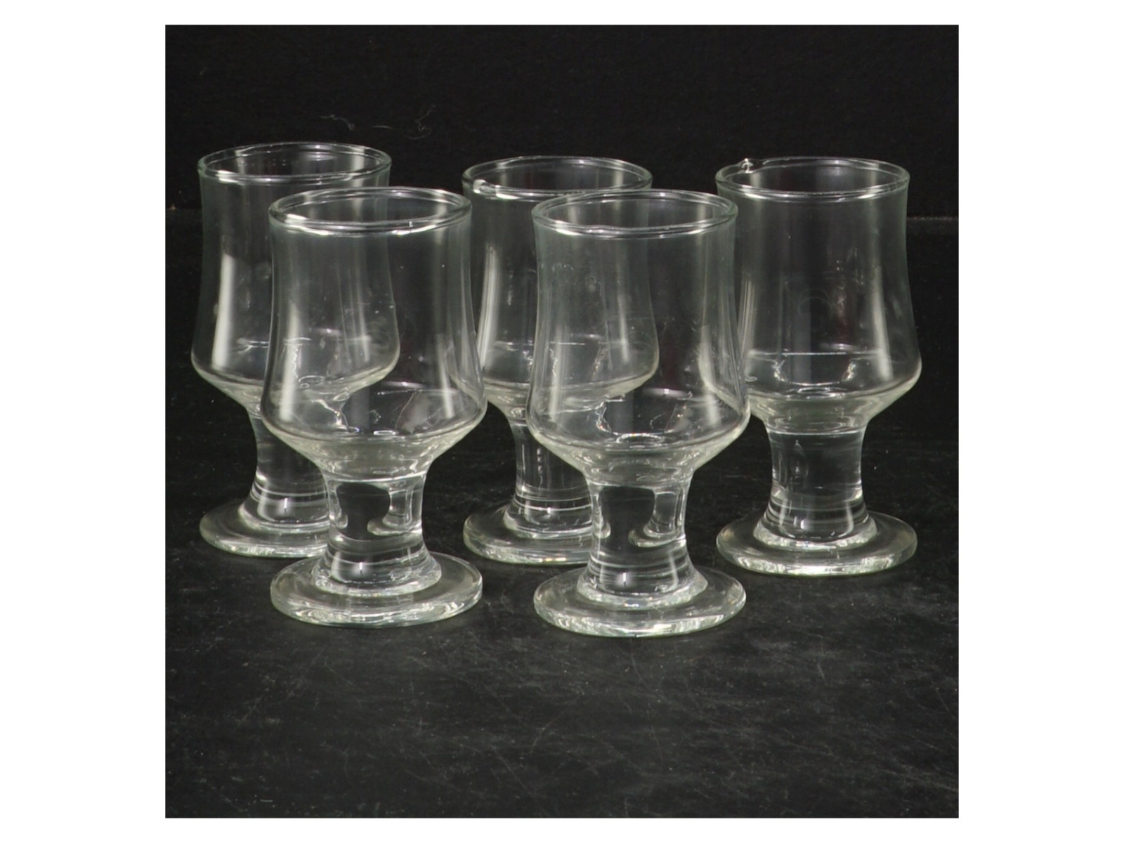Sæt med 5 små glas (str. 7,5 cm. 5 styk)
