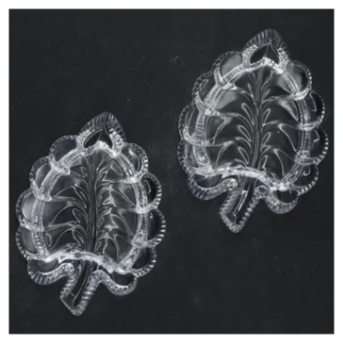 Klar bladformede glasfade (str. 11x8x2 cm)