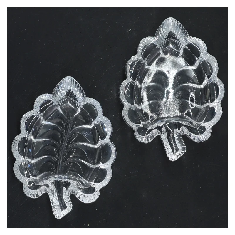 Klar bladformede glasfade (str. 11x8x2 cm)