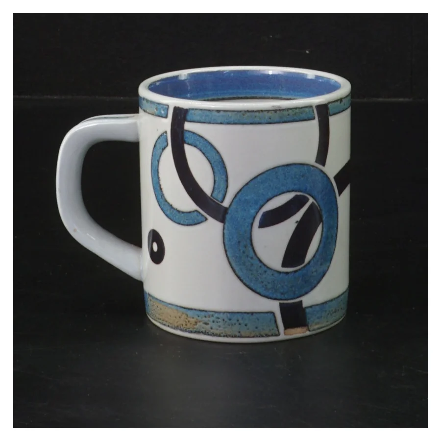 Keramik krus med årstal 1972 (str. Ø 6,5 cm længde 7,5 cm)