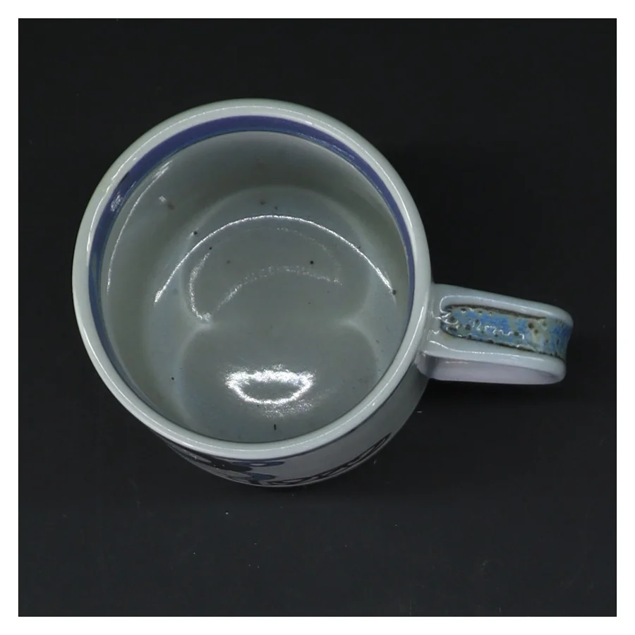 Keramik krus med årstal 1972 (str. Ø 6,5 cm længde 7,5 cm)