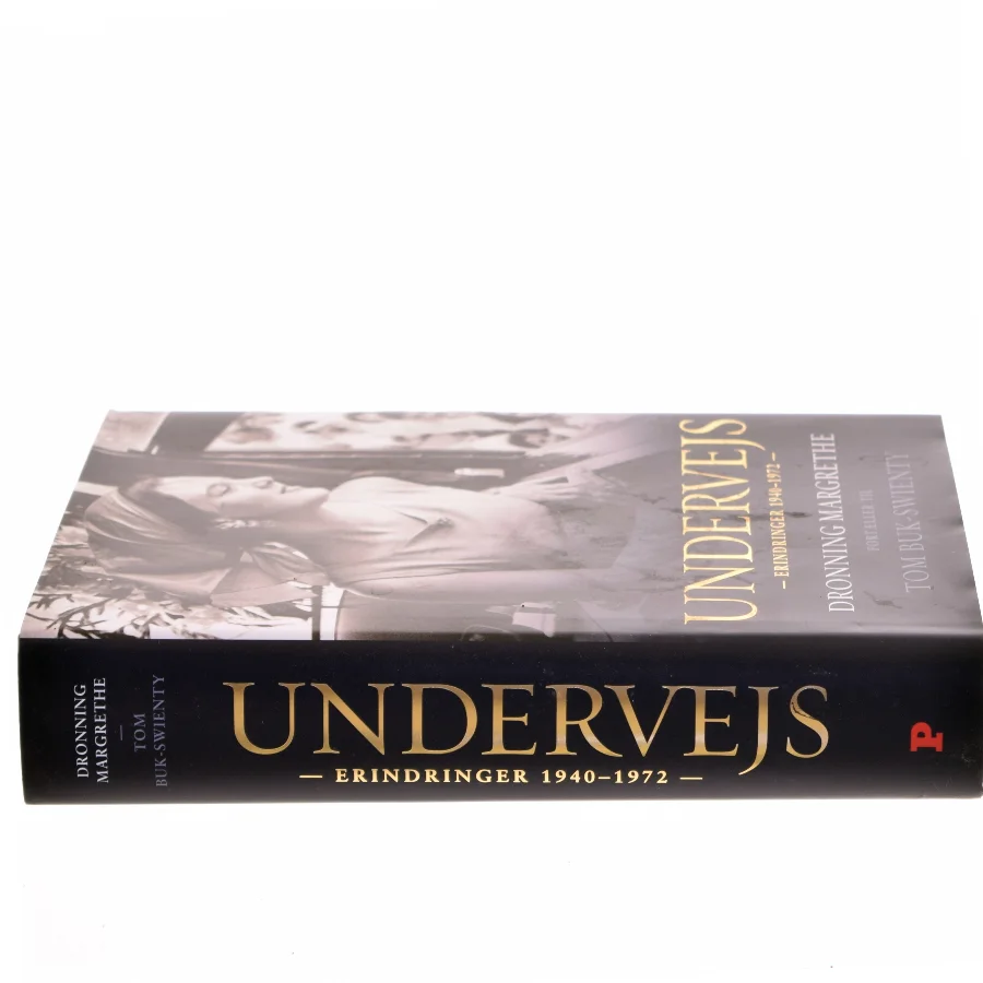 Undervejs : erindringer 1940-1972 af Margrethe II (Bog)