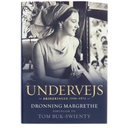 Undervejs : erindringer 1940-1972 af Margrethe II (Bog)