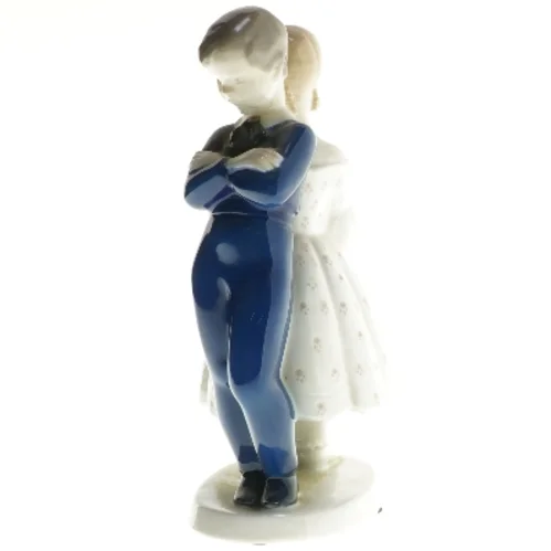 Porcelænsfigur af dreng og pige fra Bing & Grøndahl (str. 20 cm)