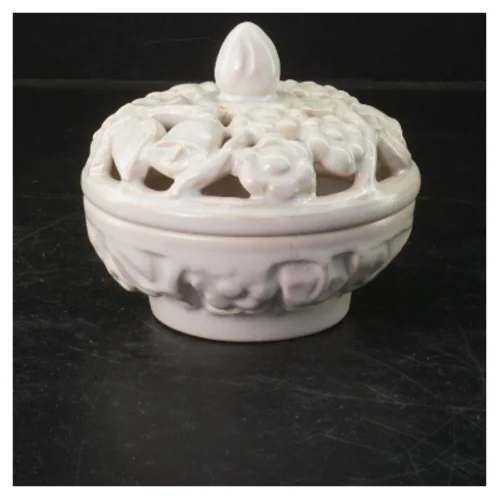 Dekorativ porcelænskrukke med låg fra L. Hjorth (str. Ø  12 cm)