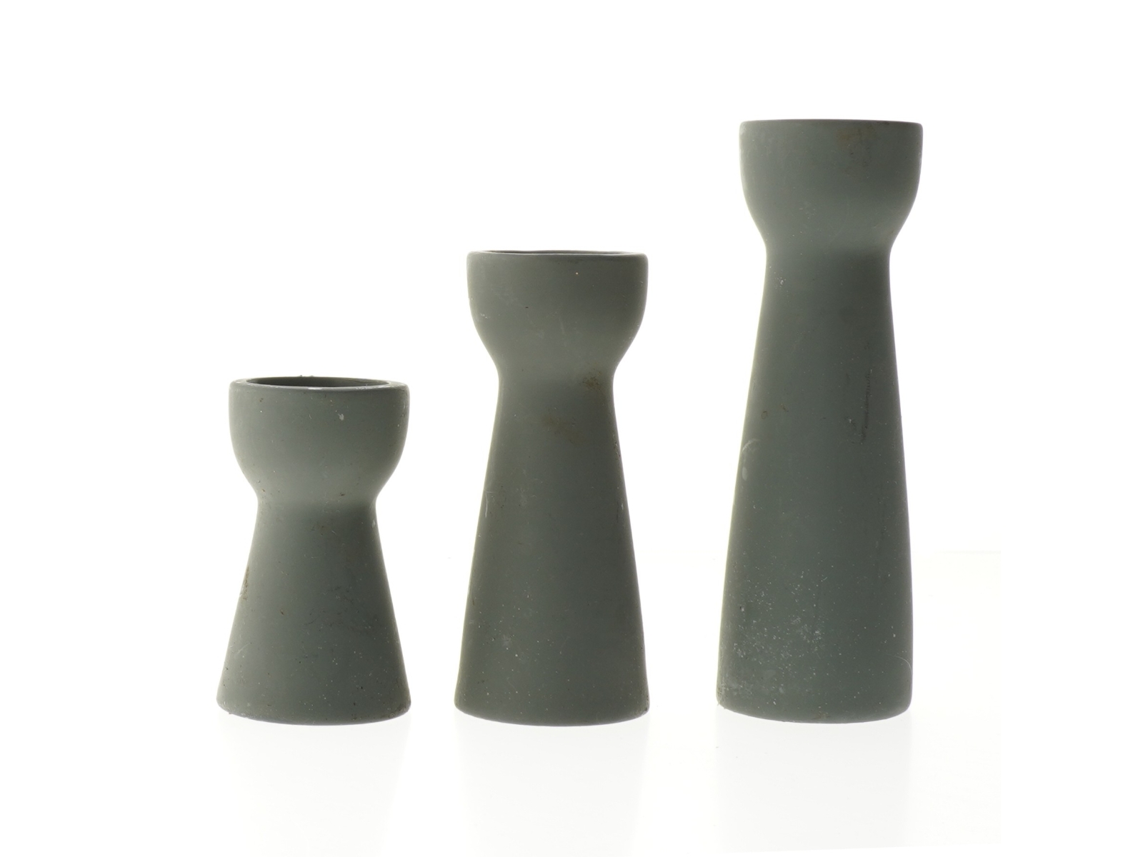 Tre grå lysestager (str. Ø. 6 cm. længde. 19 cm. 15 cm. og. 10,5 cm)