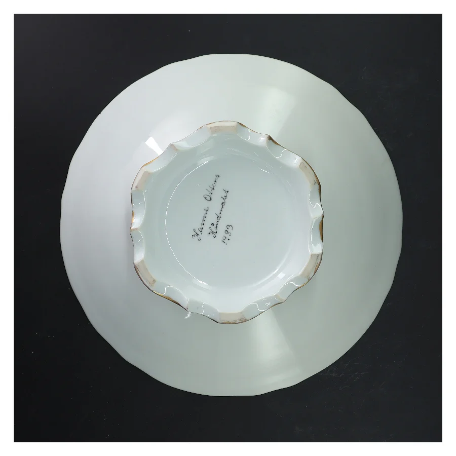 Dekorativ skål med blomstermotiv (str. Ø 26 cm)