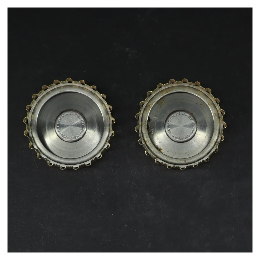 Messinglysestage i flasketop design fra Georg Jensen (str. Ø 7 cm. 2 styk)