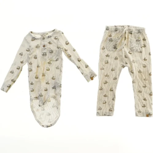 Heldragt og bukser med bådmotiv fra Lil atelier (str. 86)