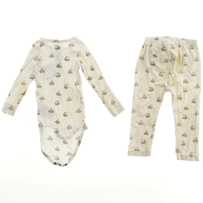 Heldragt og bukser med bådmotiv fra Lil atelier (str. 86)