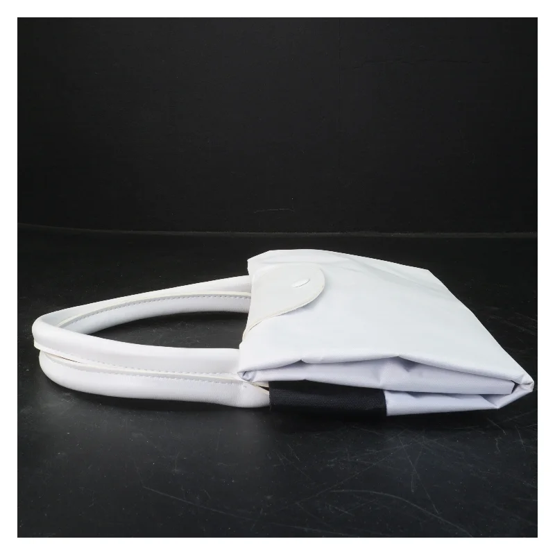 Hvid taske (str. 24x15 cm)