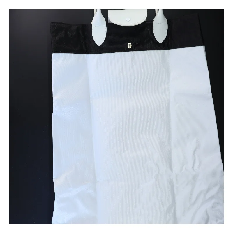 Hvid taske (str. 24x15 cm)