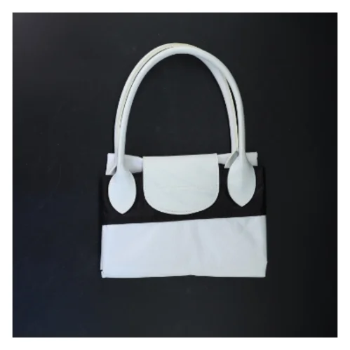 Hvid taske (str. 24x15 cm)