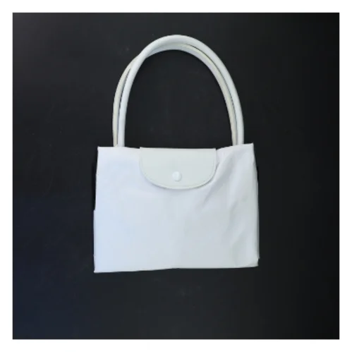 Hvid taske (str. 24x15 cm)