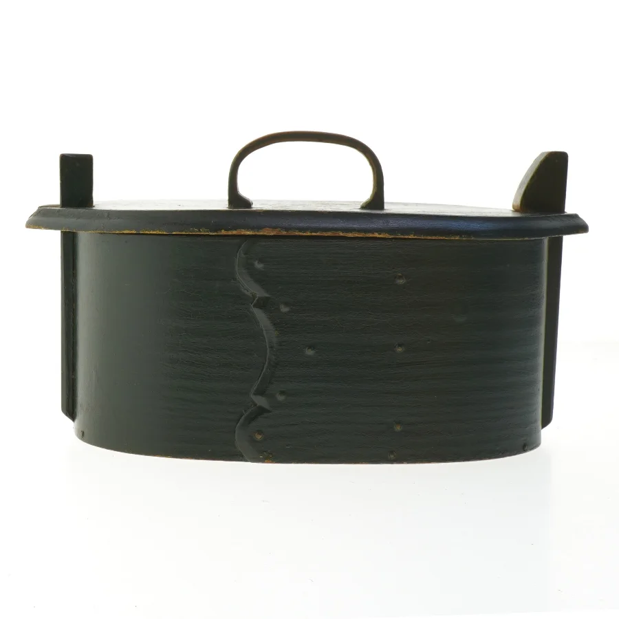 Dekorativ trækasse med låg (str. 27x13 cm)