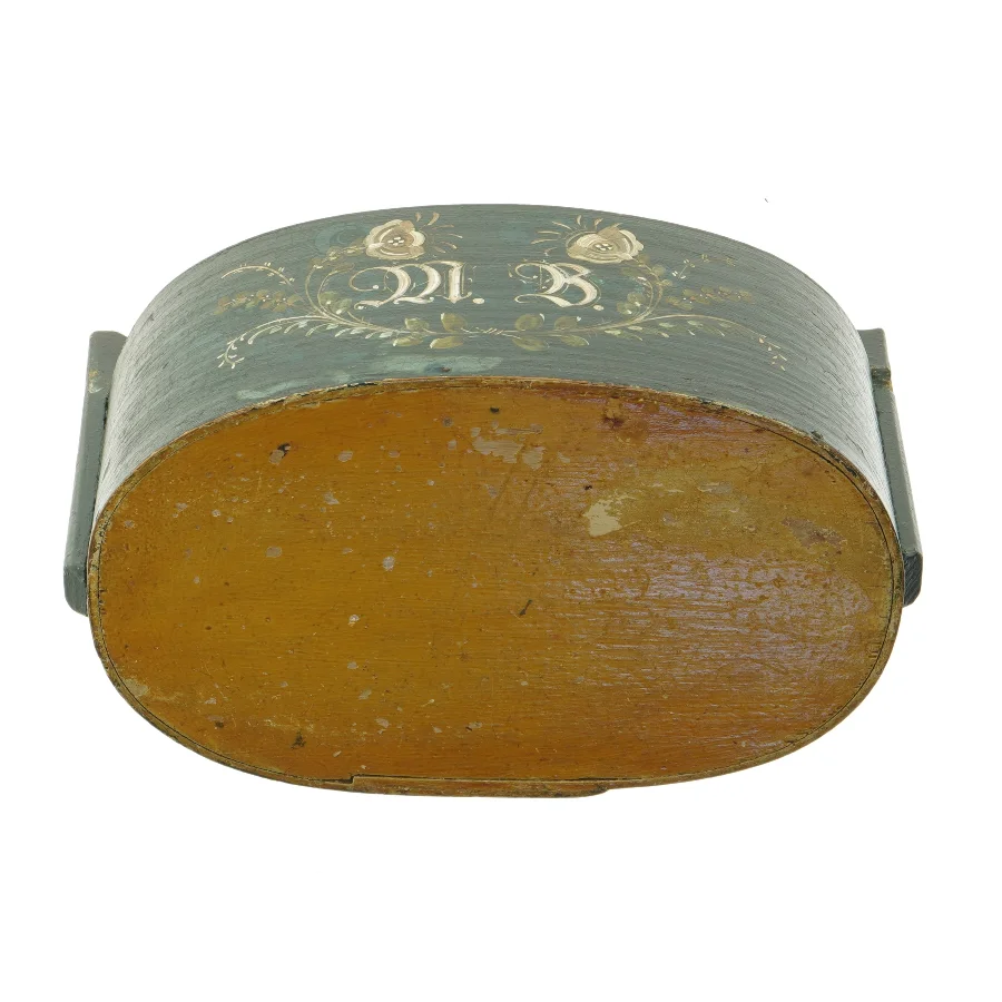 Dekorativ trækasse med låg (str. 27x13 cm)