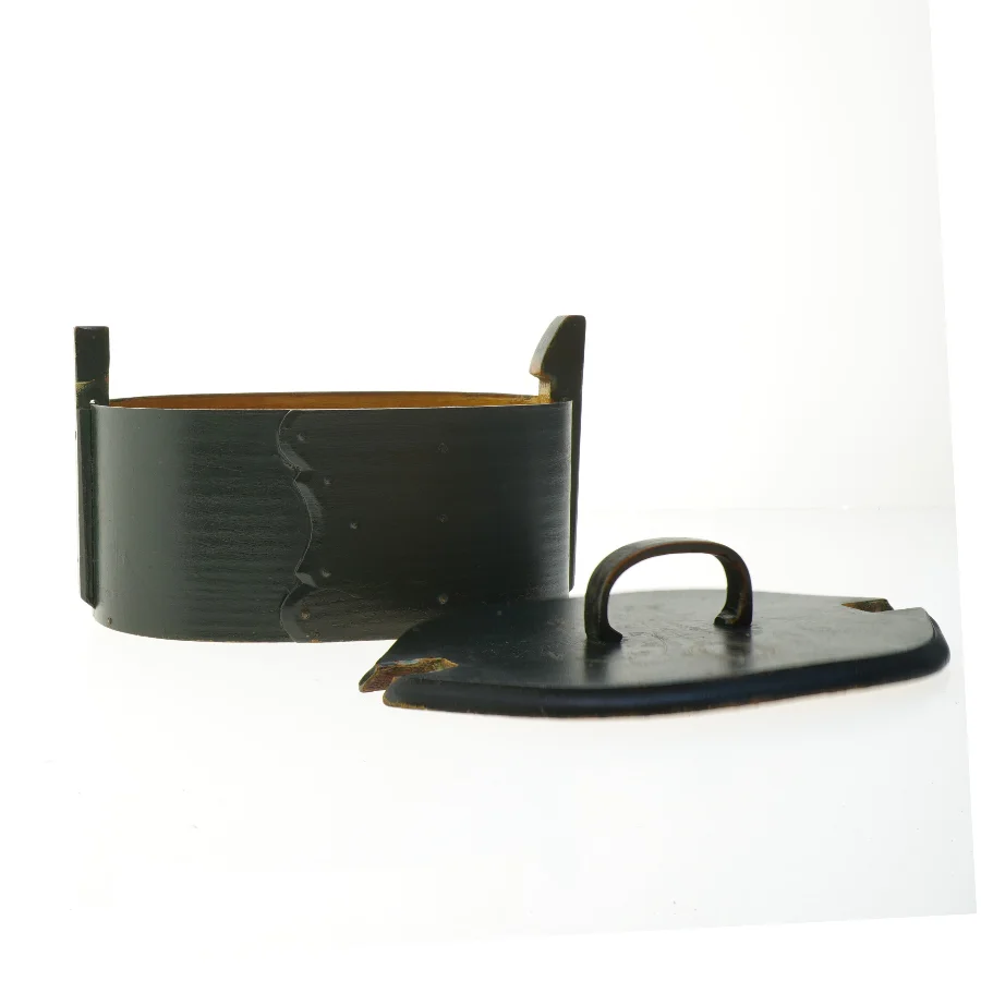 Dekorativ trækasse med låg (str. 27x13 cm)