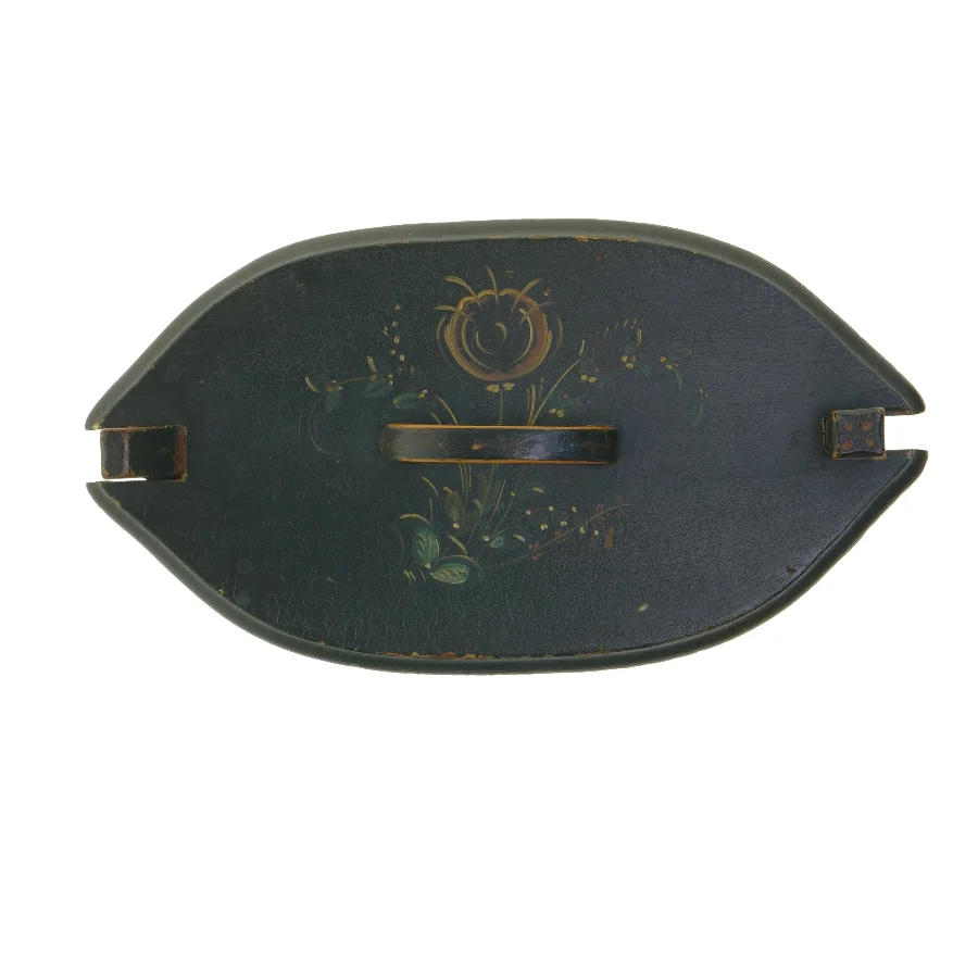 Dekorativ trækasse med låg (str. 27x13 cm)