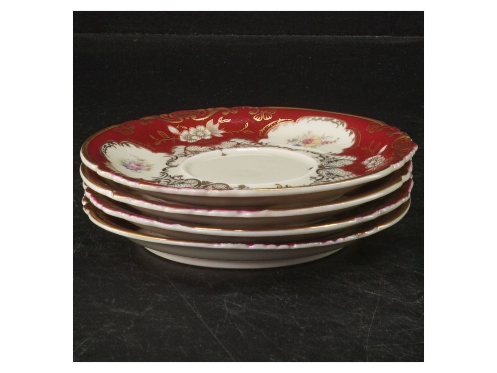 Dekorative porcelænstallerkener 4 stk (str. Ø. 13 cm. 4 styk)
