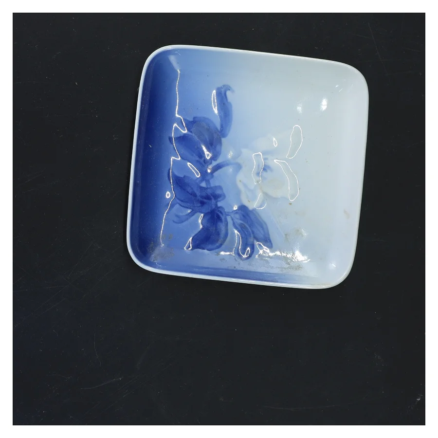 Porcelæn serveringsfad fra B&G (str. 12x12 cm)