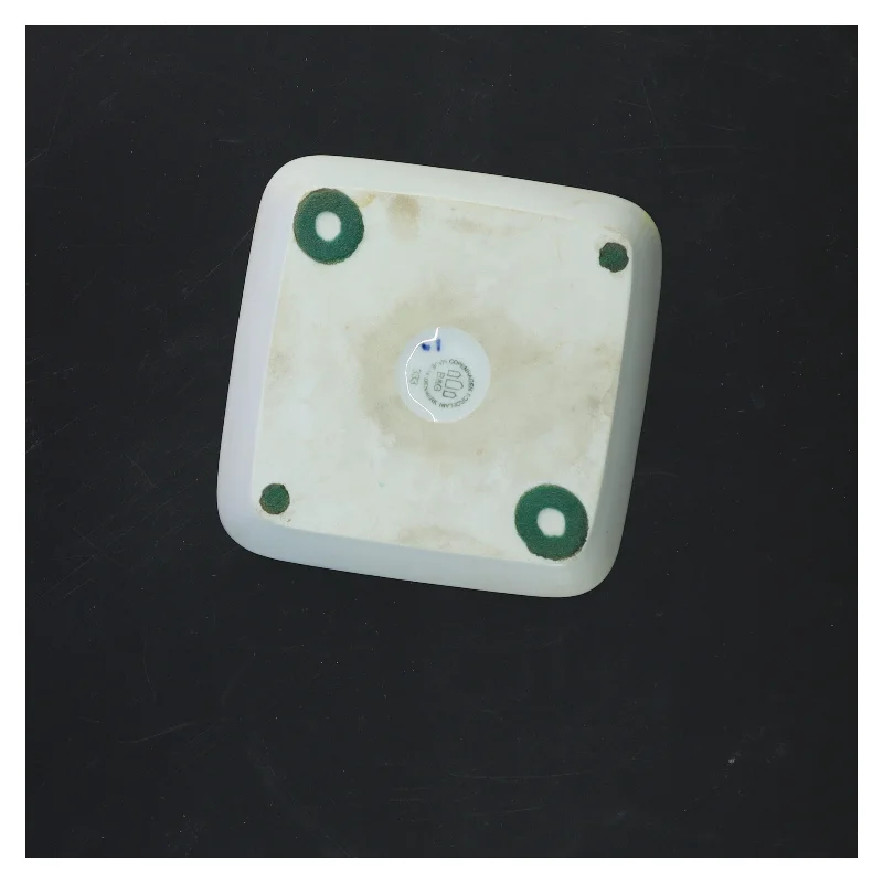 Rektangulær porcelænsbakke med blå blomstermønster fra Royal Copenhagen (str. 12,5x12,5 cm)