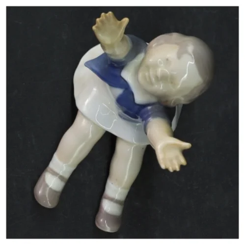 Porcelænsfigur af barn fra B&G (str. H. 11,5 cm)
